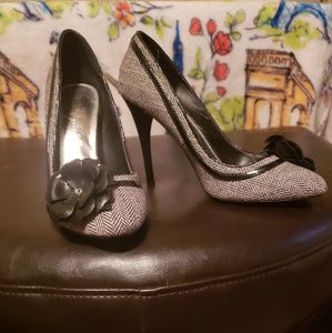 White House Black Market beautiful shoes!